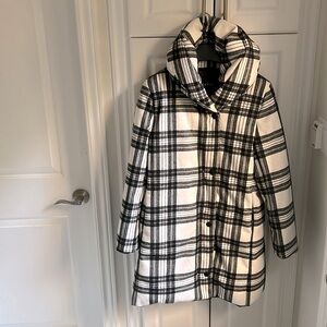 Gorgeous brand new down puffer jacket in ivory black check color